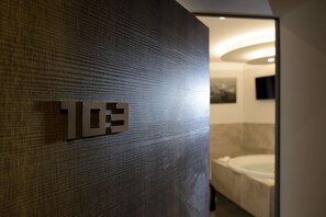 Deluxe Room, 1 King Bed, Non Smoking, Balcony | Individually furnished, desk, laptop workspace, free WiFi - Best Western Hotel dei Mille (Naples)