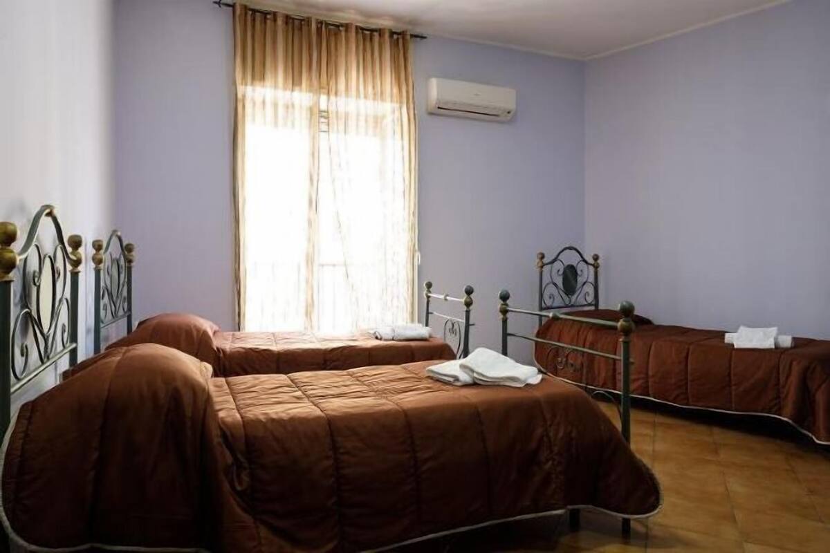 Individually furnished, desk, laptop workspace, free WiFi