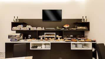 Petit déjeuner buffet (8 EUR par personne)