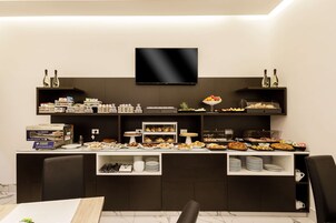 Colazione a buffet, servita tutte le mattine (8 EUR a persona) 
