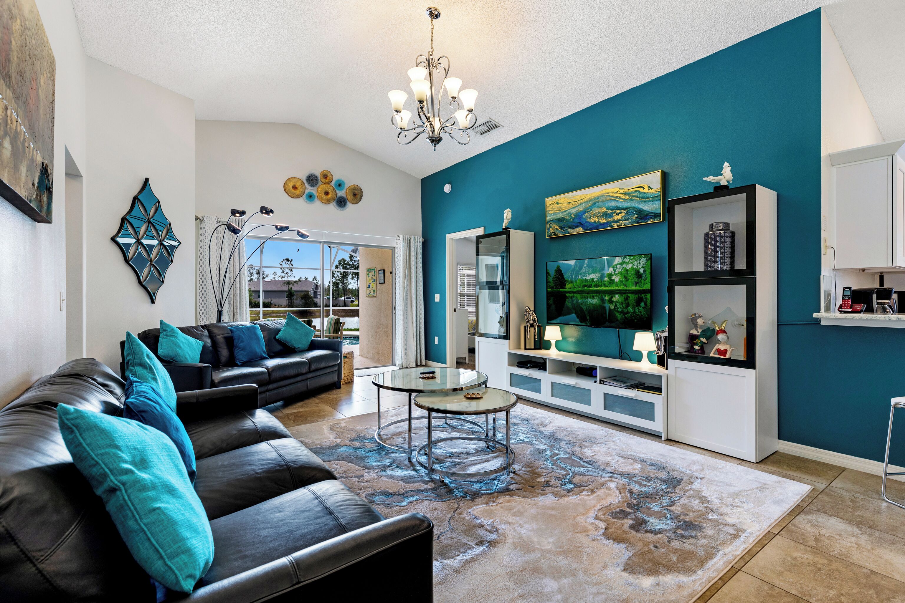 Smart-TV, DVD-Player, Tischfußball