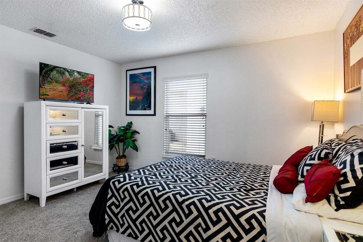 5 bedrooms, iron/ironing board, free WiFi, bed sheets