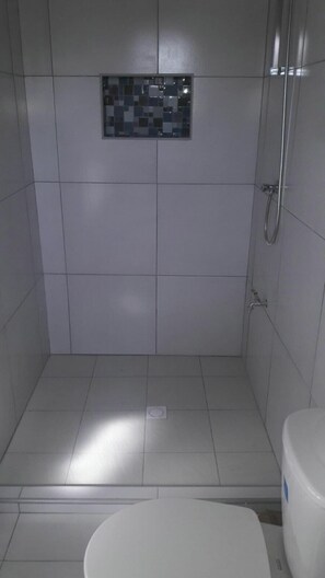 Toallas, jabón, papel de baño 