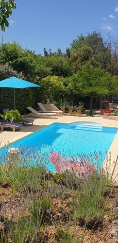 House with swimming pool near Aix en Provence.
