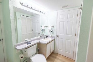 أحواض استحمام، مجففات شعر، مناشف