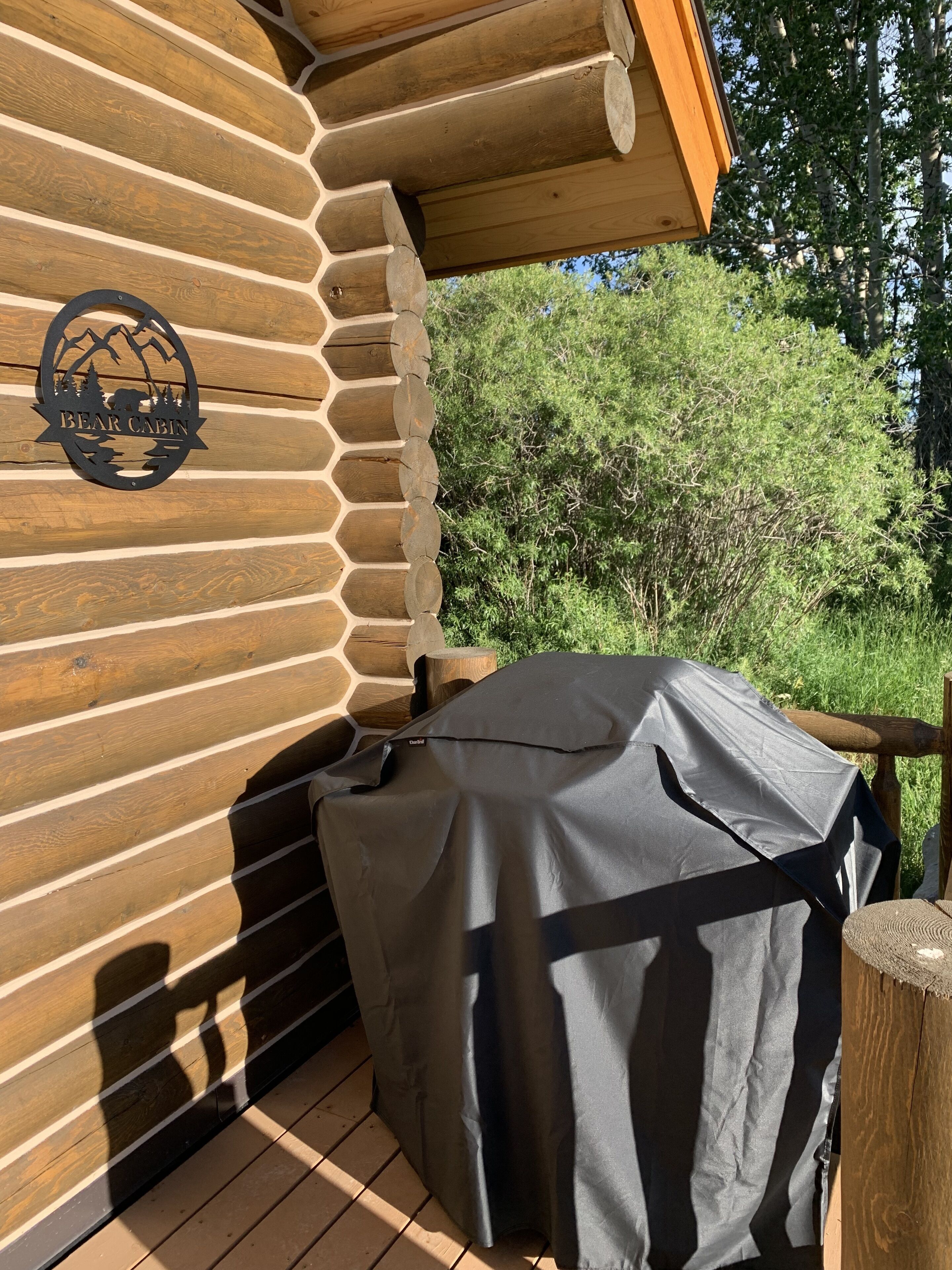 Charming Log Cabin close to GTNP with fishing access nearby