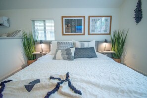 1 bedroom, iron/ironing board, WiFi, bed sheets - The Wanderer - Walk To Downtown - On Bike Trail (Fayetteville)