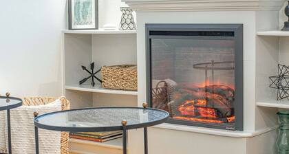 The Wanderer - Walk To Downtown - On Bike Trail