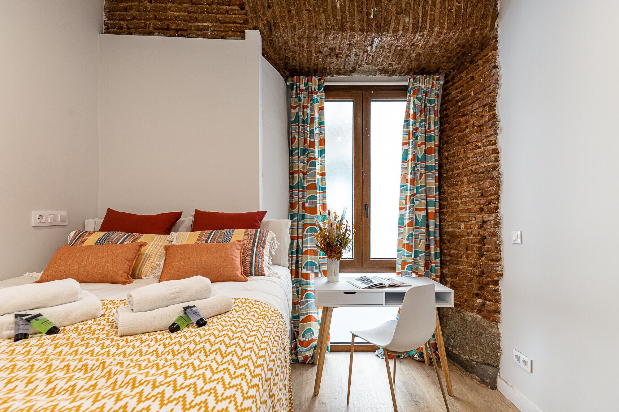 3 室のベッドルーム、アイロン / アイロン台、WiFi (無料)