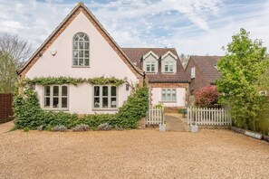 Exterior - Molly's Den, Roydon, Norfolk (Roydon)