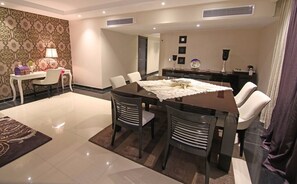 Deluxe Apartment, 3 Bedrooms, Housekeeping | Living area
