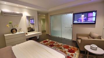 Apartamento Deluxe, 3 habitaciones, Servicio de limpieza | Caja fuerte, wifi gratis, ropa de cama