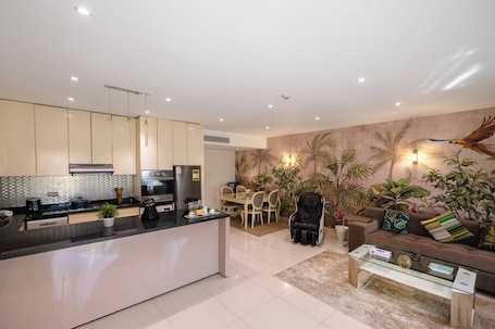 Deluxe Apartment | Private kitchen. Alashrafia Smart Residence
