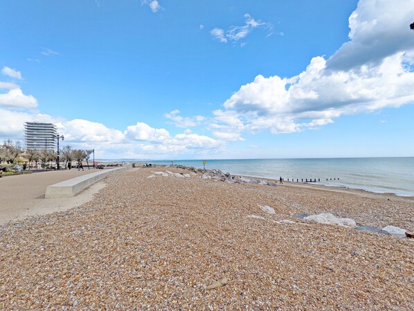 Beach - Seashell Cottage - Worthing - sleeps 4 guests in 2 bedrooms (Worthing)