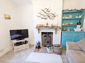 Smart TV, fireplace, DVD player
