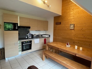 Kühlschrank, Mikrowelle, Ofen, Geschirrspüler
