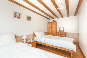 2 bedrooms, bed sheets - Swallows Retreat, Falmouth, glorious sandy beaches (Blankednick)