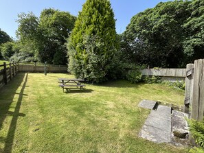 Outdoor dining - Swallows Retreat, Falmouth, glorious sandy beaches (Blankednick)
