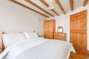 2 bedrooms, bed sheets