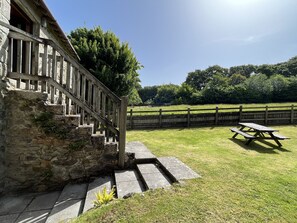 Outdoor dining - Swallows Retreat, Falmouth, glorious sandy beaches (Blankednick)