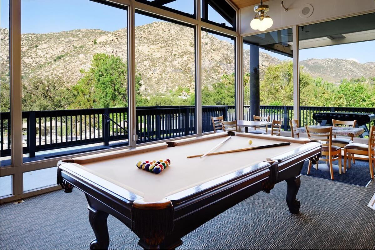 Perfect Getaway! Two Comfortable Units, Onsite Pool & Game Room, Free Parking