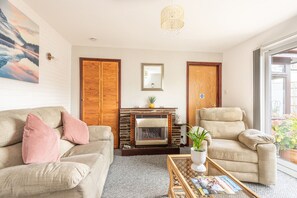 TV - Giggles, in the heart of bustling town Wadebridge (Wadebridge)
