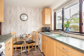 Fridge, microwave, oven