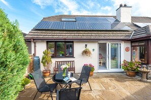 Outdoor dining - Giggles, in the heart of bustling town Wadebridge (Wadebridge)