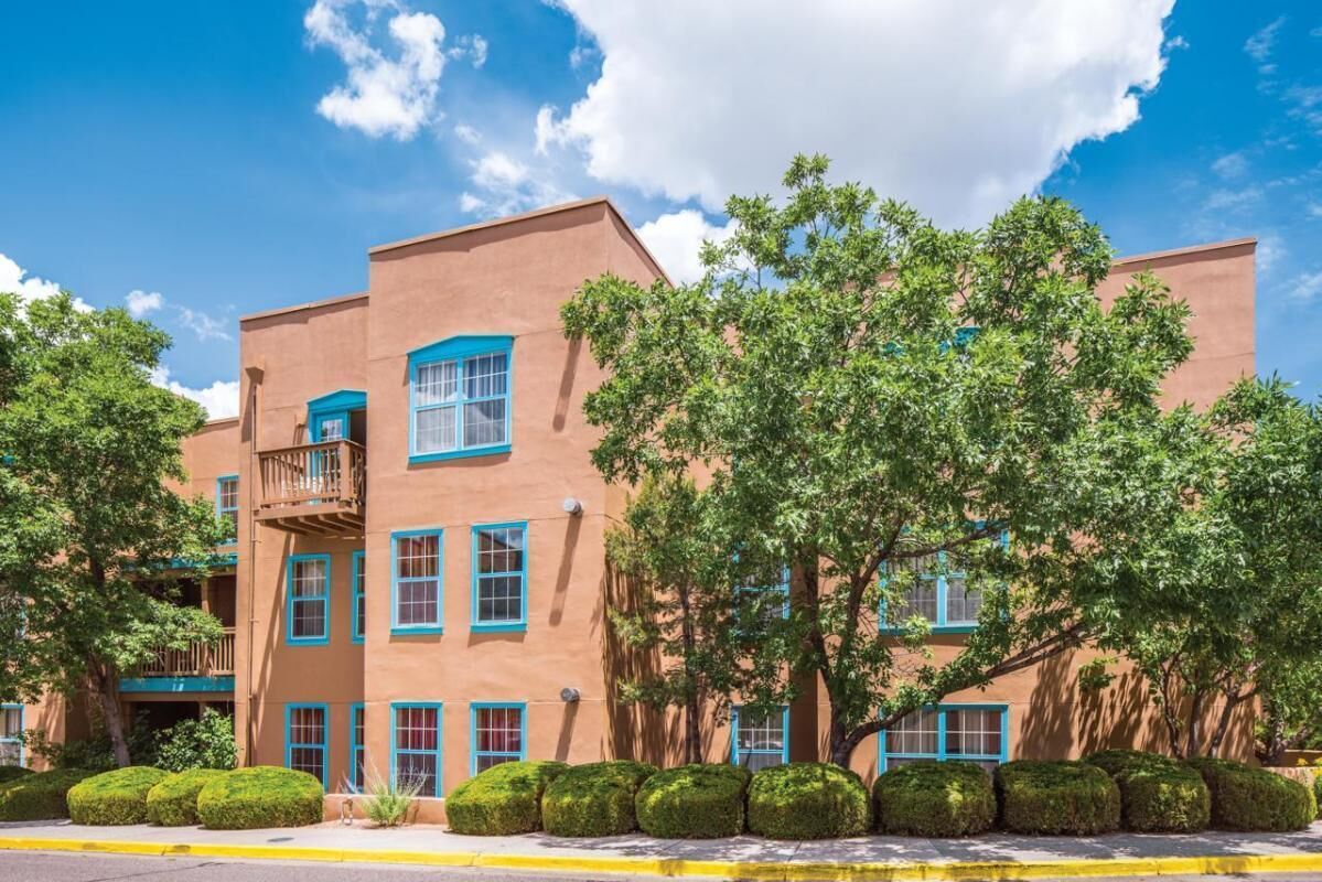 Southwest Getaway! 3 Serene Units, Kitchen, Pool, Shop at Santa Fe Place Mall