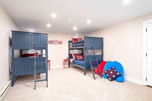 Colorful Oasis: Modern, Water View, Family-Friendly