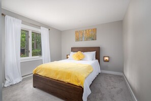 4 عدّة غرف نوم ومكتب ومكواة/لوح كي وسرير سفر