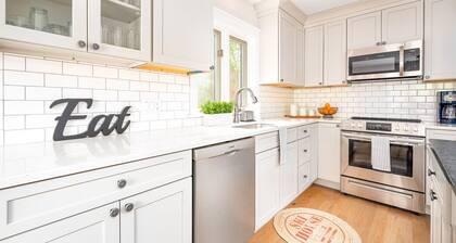 Colorful Oasis: Modern, Water View, Family-Friendly