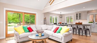 Colorful Oasis: Modern, Water View, Family-Friendly