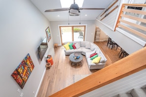 Smart TV, fireplace - Colorful Oasis: Modern, Water View, Family-Friendly (Conway)