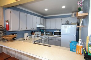 冰箱、微波炉、烤箱、炉灶