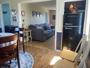 Smart TV, DVD player, music library, video library - Seaside Cottage in Beautiful Charlo’s Cove (Charlo's Cove)