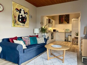 Apartment | Living area - Ballygally Seaview and Garden 1 Bedroom Hideaway (Larne)