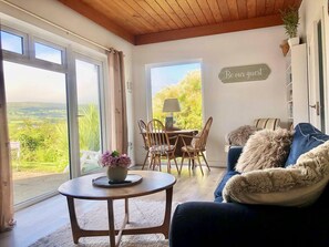 Apartment | Living area - Ballygally Seaview and Garden 1 Bedroom Hideaway (Larne)