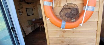 Escape on a toue cabanée