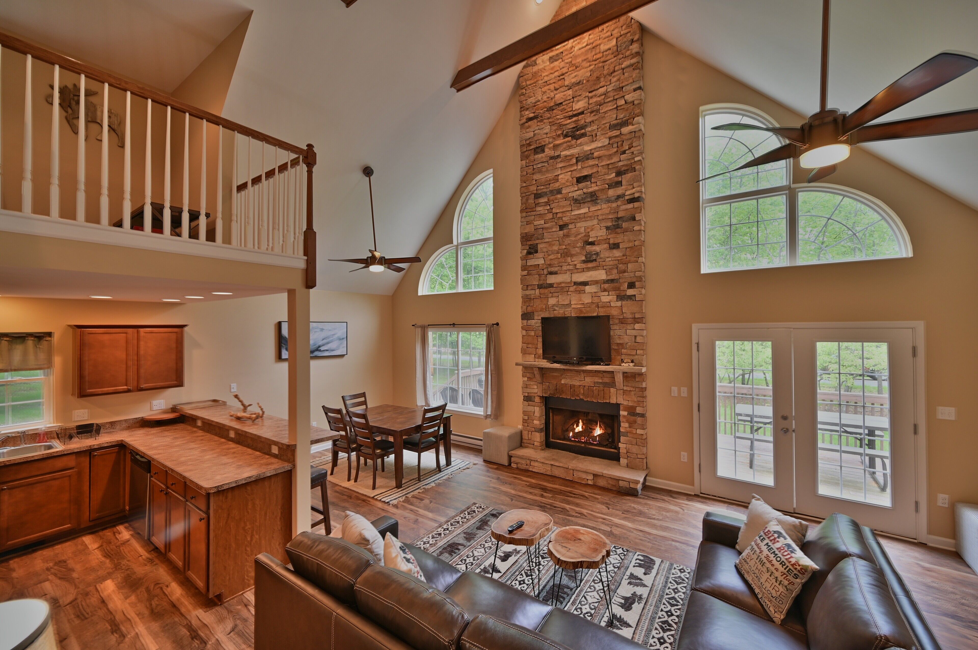 Mountain Chalet with Fireplace in Amenity Filled Community close to Beach, Pool!