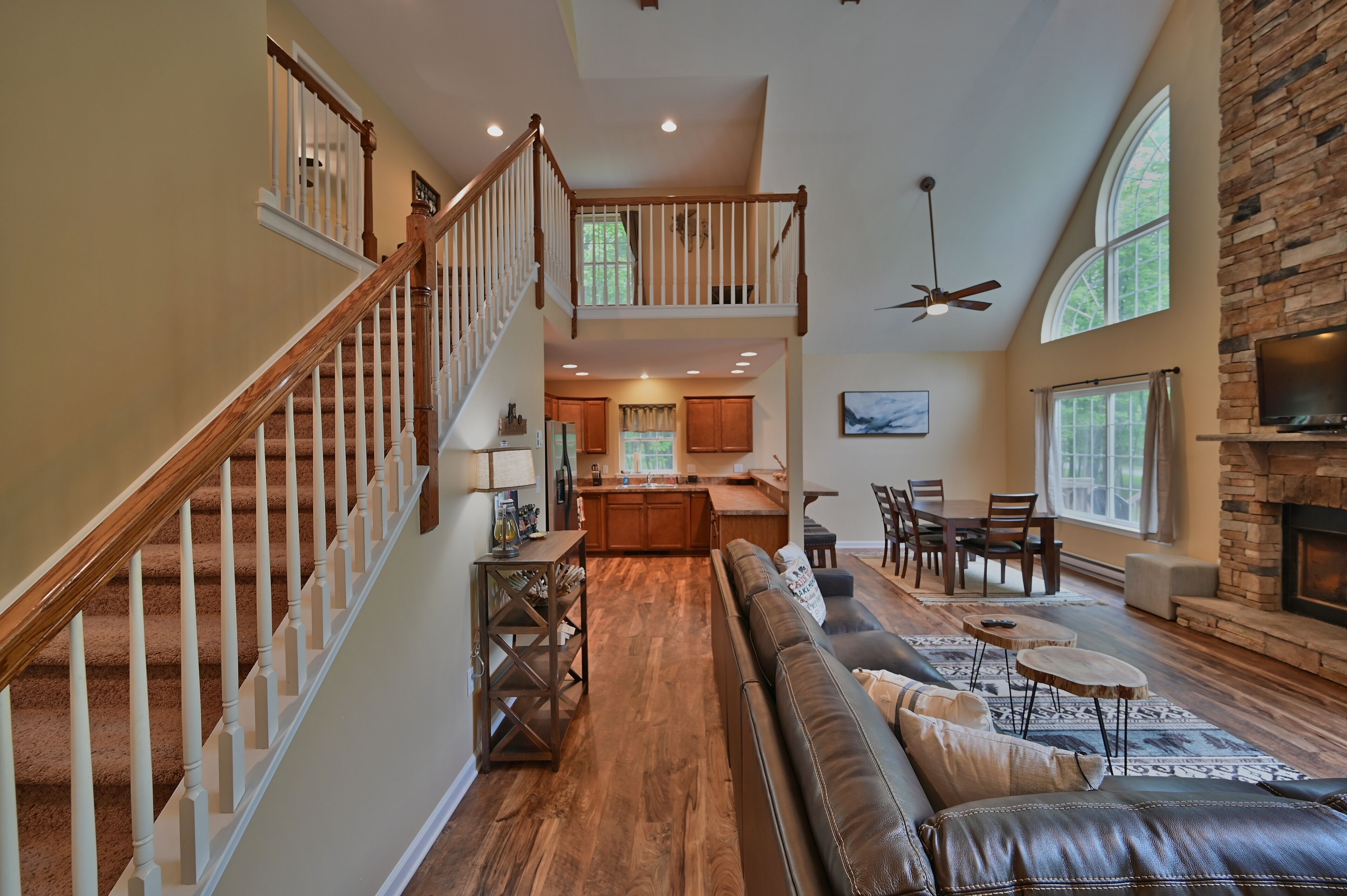 Mountain Chalet with Fireplace in Amenity Filled Community close to Beach, Pool!