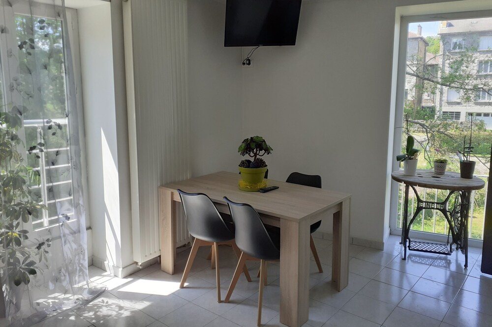 ground floor studio for 2 to 4 people in the city center of Tence