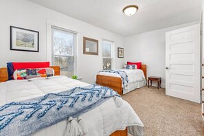 3 bedrooms, desk, iron/ironing board, travel cot