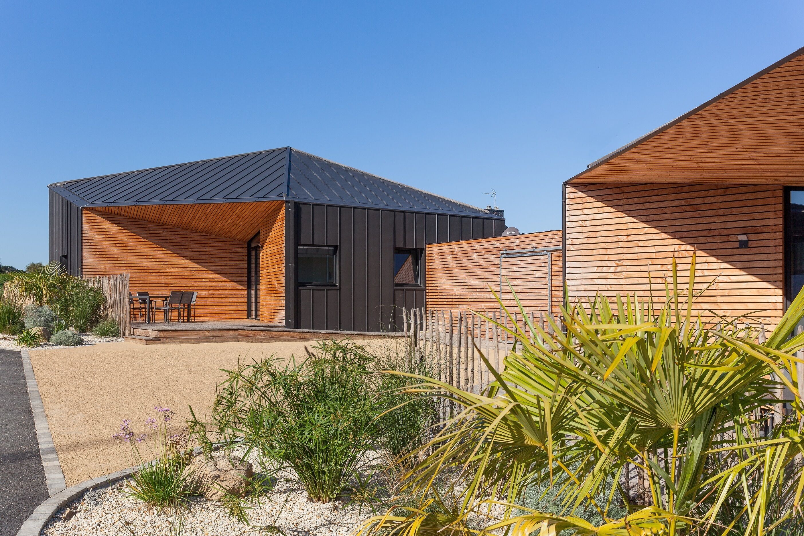 Beautiful sea views, quality accommodation designed by an architect 100 m from the beach