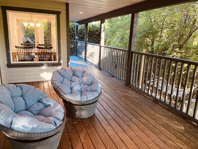 Private large up to 4 bedrooms waterfront suite,pet friendly. *Long Term Rates