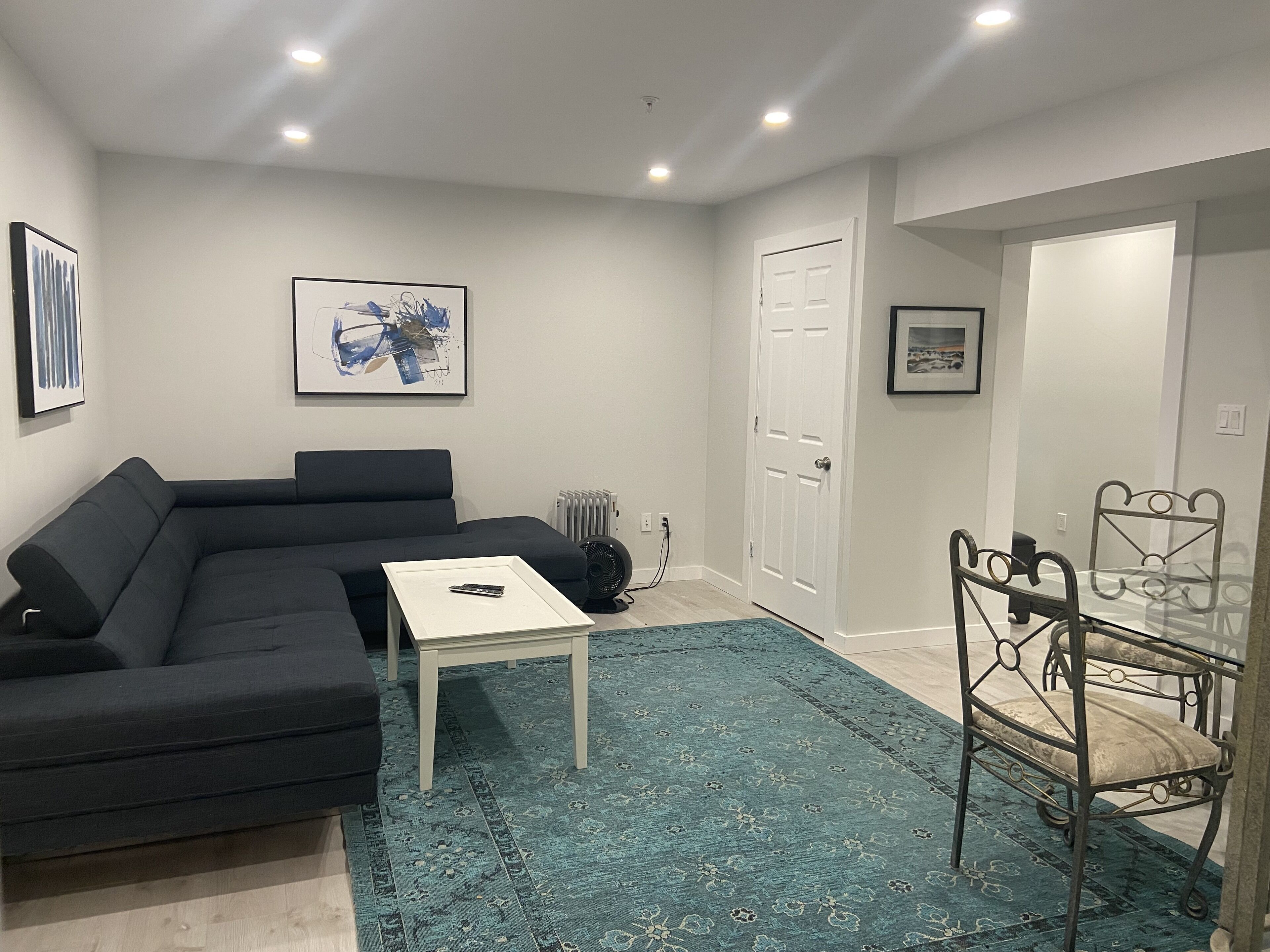 Private large 3 bedroom waterfront suite, pet friendly. *Monthly Winter rates