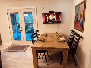 Dining - Private large up to 3 bedrooms waterfront suite,pet friendly. (North Saanich)