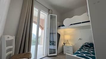 2 bedrooms, iron/ironing board, free WiFi, bed sheets
