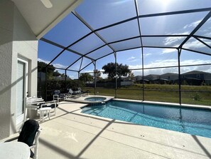 A heated pool - 106 - South Facing Pool and Spa 5 Bedroom Villa Close to Disney (Davenport)