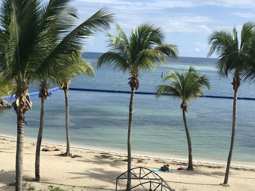 MAGNIFICENT T4, overlooking the lagoon of St François